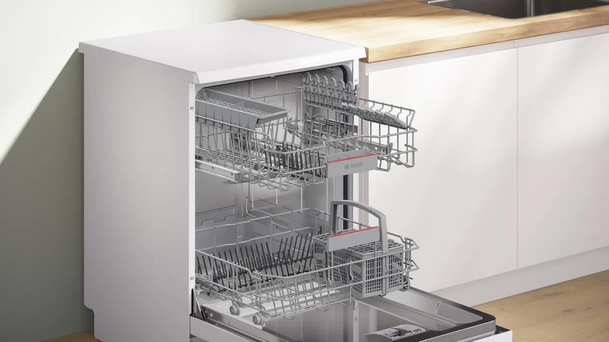 Bosch SMS4HTW16E Serie 4 Freistehender Geschirrspüler, 60 cm, Smart Start, 3-fach Rackmatik, Aquastop, Ferndiagnose, Extra Trocknen, Vario Besteckkorb, EcoSilence drive, Weiß