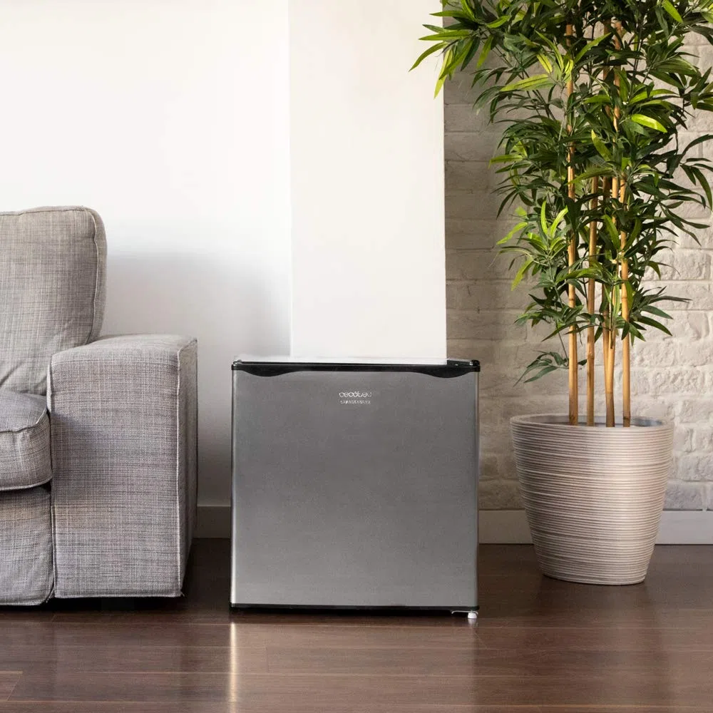 Cecotec Minikühlschrank GrandCooler 20000 SilentCompress Inox E. 46 Liter Volumen, kleines Gefrierfach, umkehrbare Tür, Energieklasse E und Edelstahl-Design für die Lagerung von Lebensmitteln
